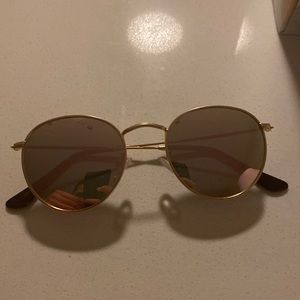 Sunglasses in good condition